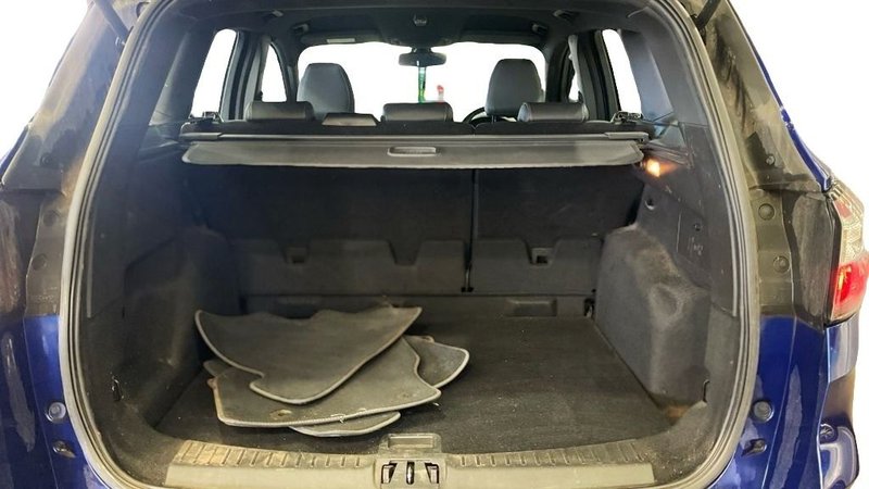 2017 Ford Kuga in blue — photo 9 of 13
