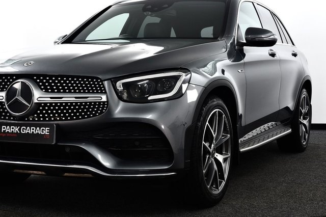 USED 2020 70 MERCEDES-BENZ GLC 2.0 GLC300d AMG Line (Premium Plus) SUV 5dr Diesel G-Tronic+ 4MATIC Euro 6 (s/s) (245 ps) FSH | PanRoof/Burmester/360Cam