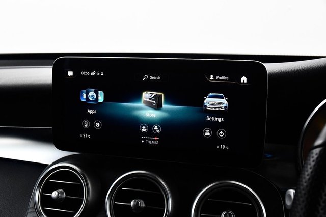 USED 2020 70 MERCEDES-BENZ GLC 2.0 GLC300d AMG Line (Premium Plus) SUV 5dr Diesel G-Tronic+ 4MATIC Euro 6 (s/s) (245 ps) FSH | PanRoof/Burmester/360Cam