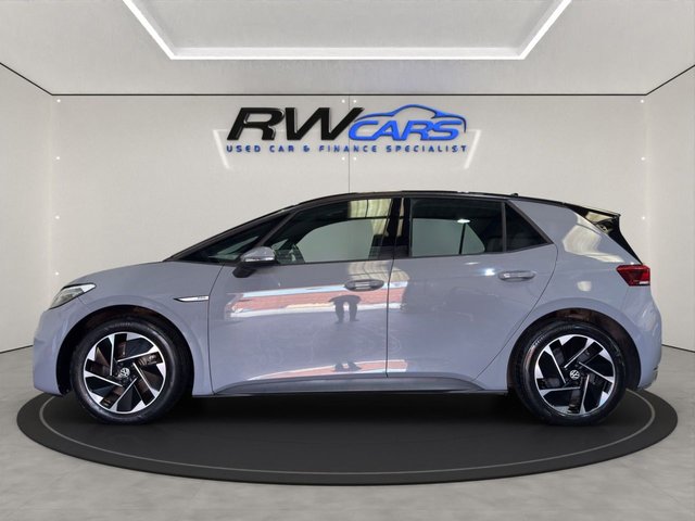 View our VOLKSWAGEN ID.3