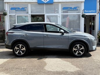 View our NISSAN QASHQAI