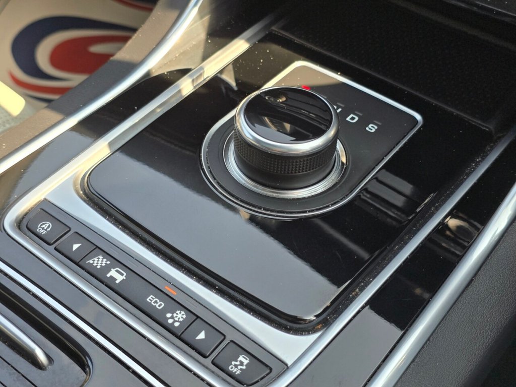 2018 Jaguar XE thumbnail 21