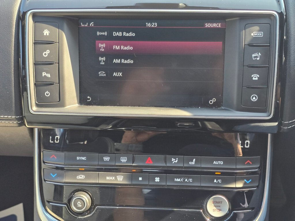 2018 Jaguar XE thumbnail 24