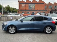 USED 2020 20 FORD FOCUS 1.0T EcoBoost Titanium Hatchback 5dr Petrol Manual Euro 6 (s/s) (125 ps) 1 OWNER -- FULL SERVICE HISTORY -- SAT NAV -- CARPLAY -- CRUISE