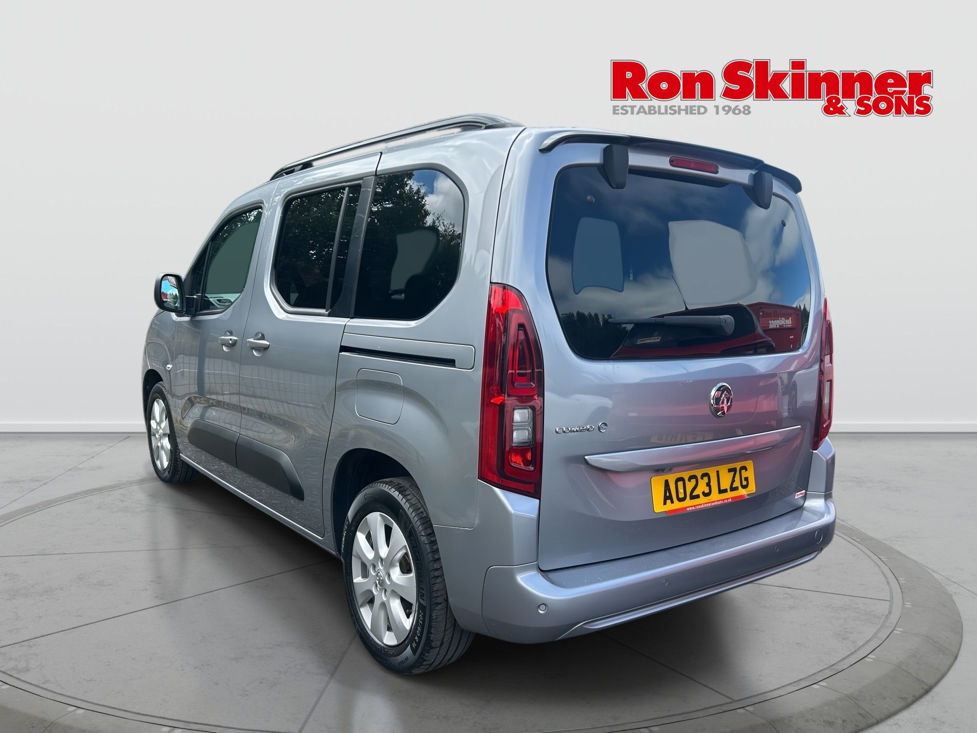 2023 Vauxhall Combo Life Electric — image 2