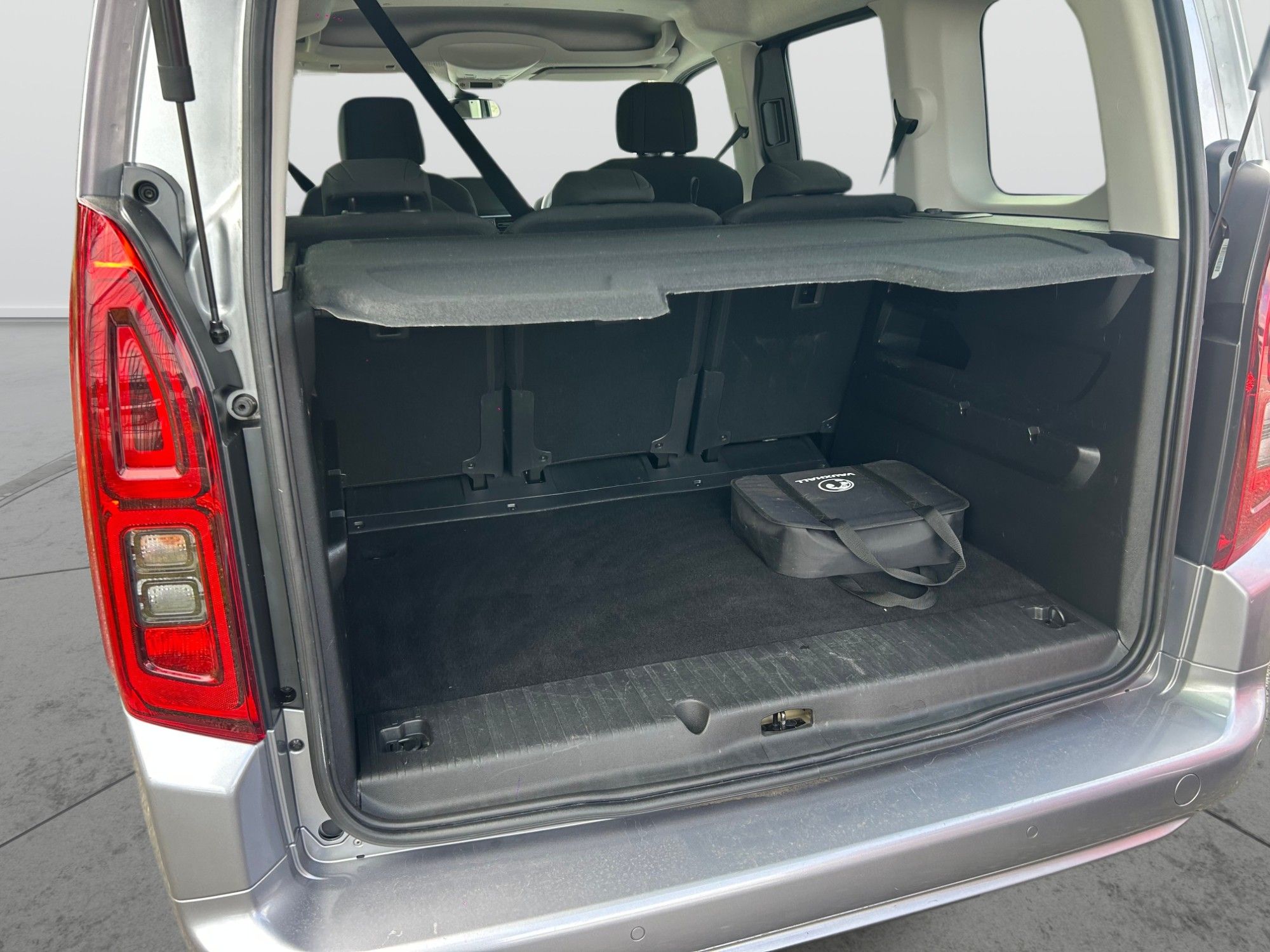2023 Vauxhall Combo Life Electric — image 6