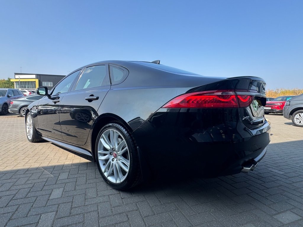 2018 Jaguar XF thumbnail 19