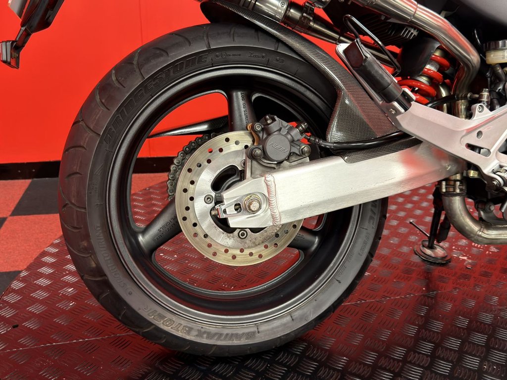 USED 2004 04 HONDA CB900F HORNET TRADE BIKES AT TRADE PRICES DELKEVIC TWIN EXHAUST