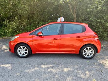 View our PEUGEOT 208