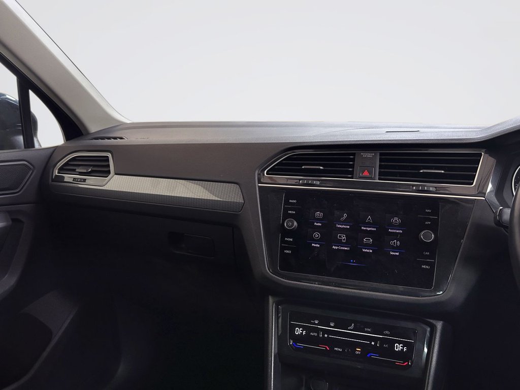 2022 Volkswagen Tiguan — image 14