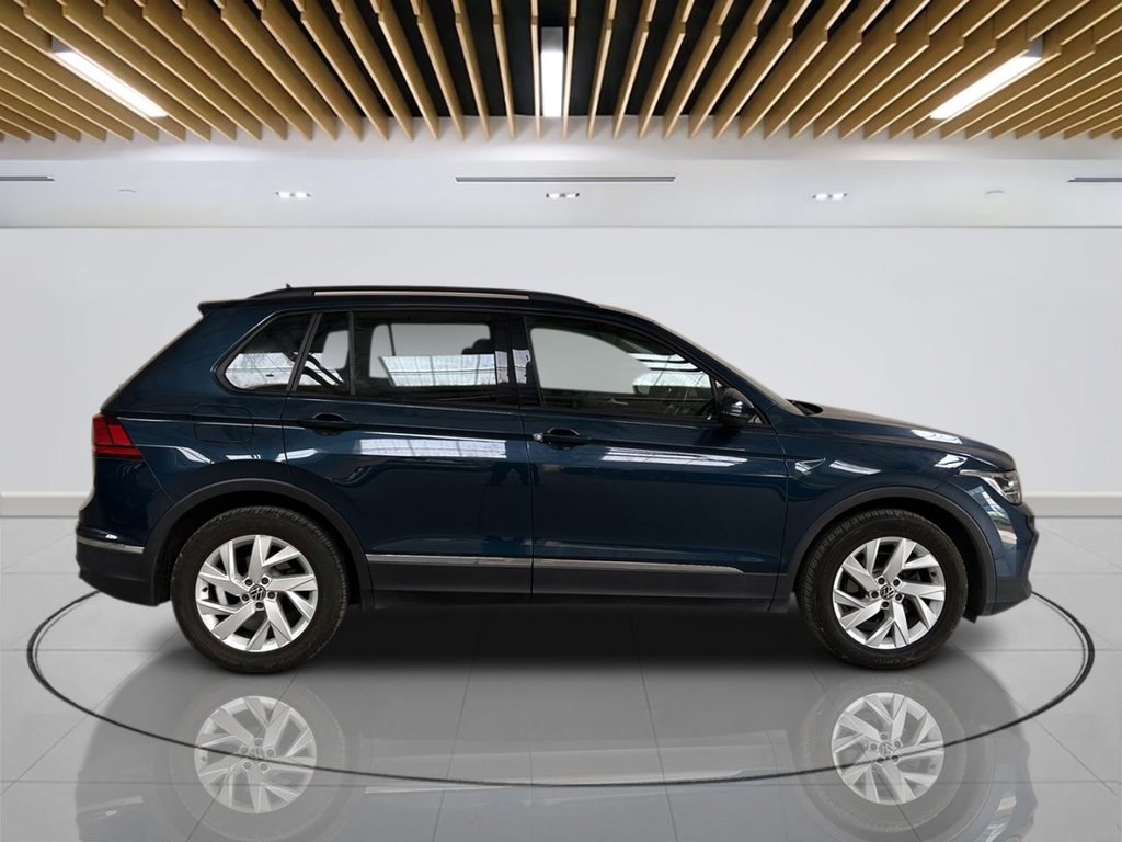 2022 Volkswagen Tiguan — image 4