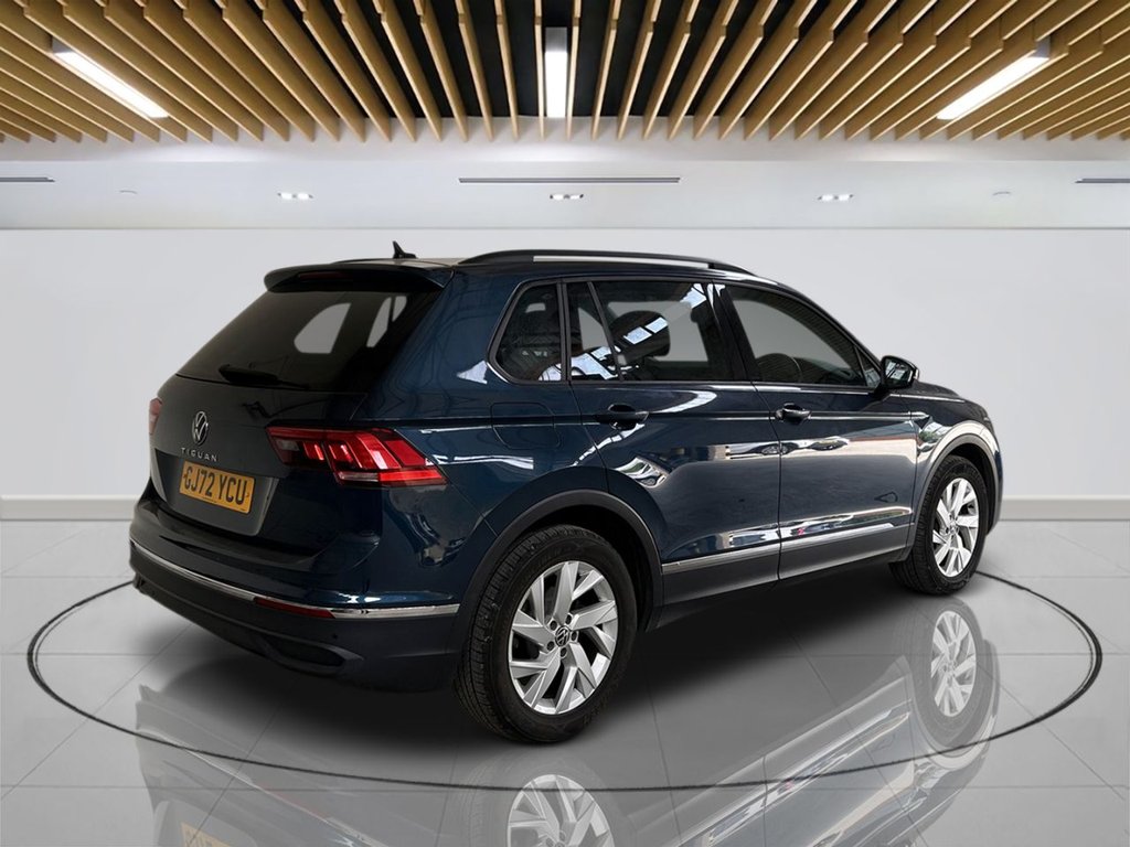 2022 Volkswagen Tiguan — image 3