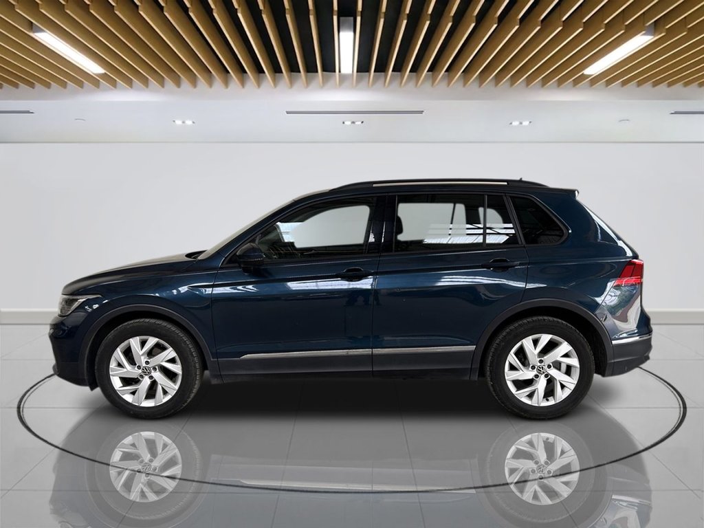 2022 Volkswagen Tiguan — image 2