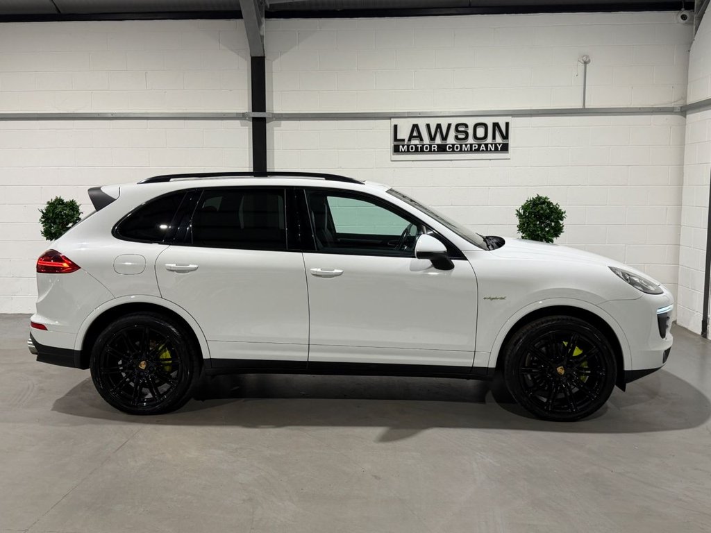USED 2017 67 PORSCHE CAYENNE 3.0 V6 E-Hybrid S Platinum Edition SUV 5dr Petrol Plug-in Hybrid TiptronicS 4WD Euro 6 (s/s) (416 ps) 
