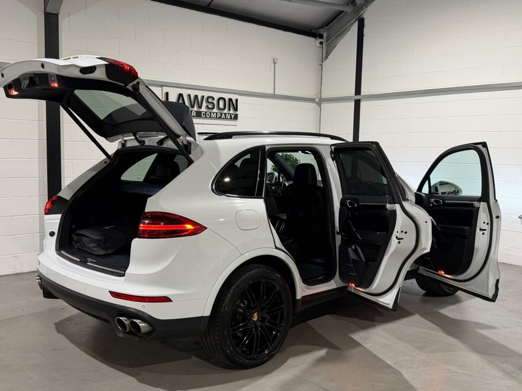 USED 2017 67 PORSCHE CAYENNE 3.0 V6 E-Hybrid S Platinum Edition SUV 5dr Petrol Plug-in Hybrid TiptronicS 4WD Euro 6 (s/s) (416 ps) 