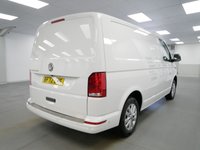 USED 2022 72 VOLKSWAGEN TRANSPORTER T28 2.0 TDI 150 BMT SWB HIGHLINE DSG AUTOMATIC ( RACKING ) 1 OWNER | DSG AUTO | 150 BHP | TAILGATE