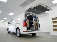 USED 2022 72 VOLKSWAGEN TRANSPORTER T28 2.0 TDI 150 BMT SWB HIGHLINE DSG AUTOMATIC ( RACKING ) 1 OWNER | DSG AUTO | 150 BHP | TAILGATE