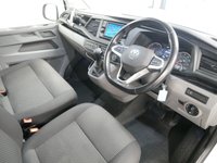 USED 2022 72 VOLKSWAGEN TRANSPORTER T28 2.0 TDI 150 BMT SWB HIGHLINE DSG AUTOMATIC ( RACKING ) 1 OWNER | DSG AUTO | 150 BHP | TAILGATE