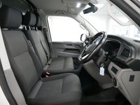 USED 2022 72 VOLKSWAGEN TRANSPORTER T28 2.0 TDI 150 BMT SWB HIGHLINE DSG AUTOMATIC ( RACKING ) 1 OWNER | DSG AUTO | 150 BHP | TAILGATE