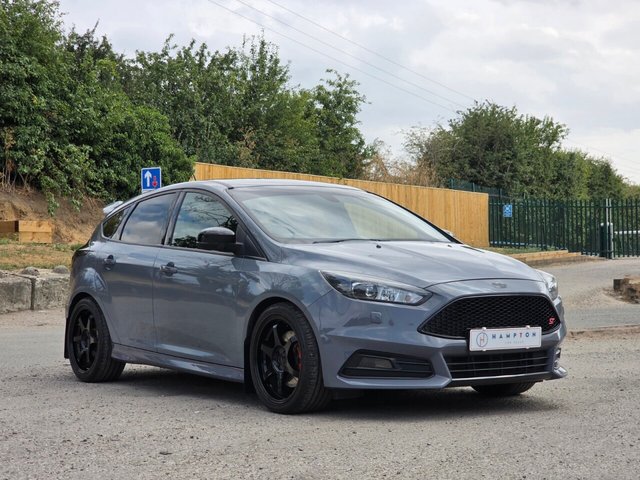 View our Ford Focus 2.0T EcoBoost ST-3 Hatchback 5dr Petrol Manual Euro 6 (s/s) (250 ps)