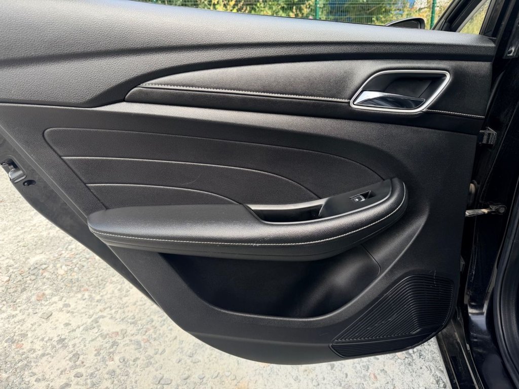 USED 2022 22 MG MG5 61.1kWh Exclusive Long Range Estate 5dr Electric Auto (156 ps) 1 Owner|Adaptive Cruise|Camera|SatNav|Apple CarPlay/Android Auto|