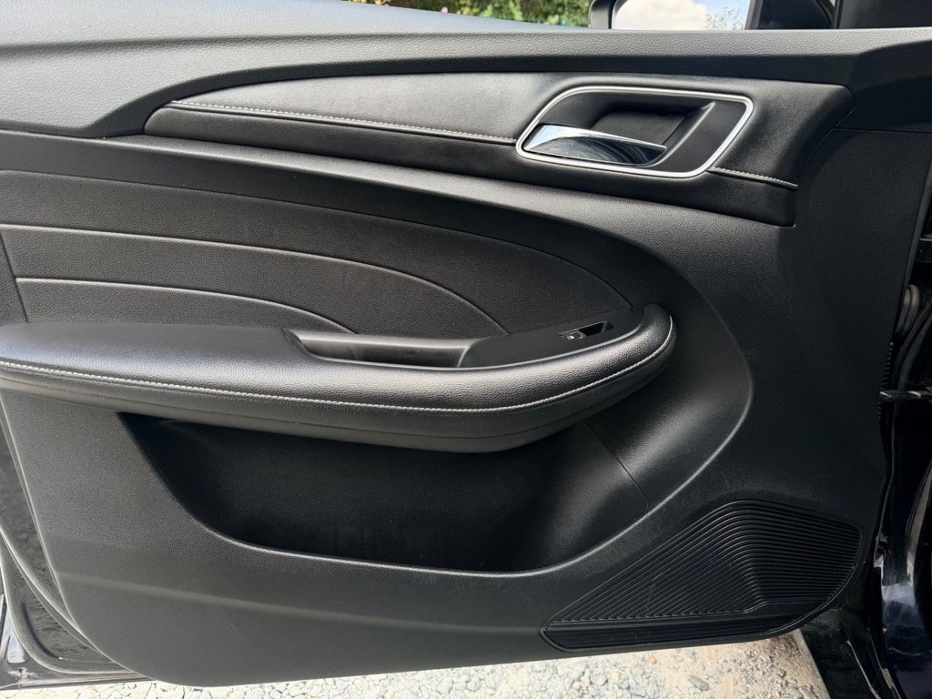 USED 2022 22 MG MG5 61.1kWh Exclusive Long Range Estate 5dr Electric Auto (156 ps) 1 Owner|Adaptive Cruise|Camera|SatNav|Apple CarPlay/Android Auto|