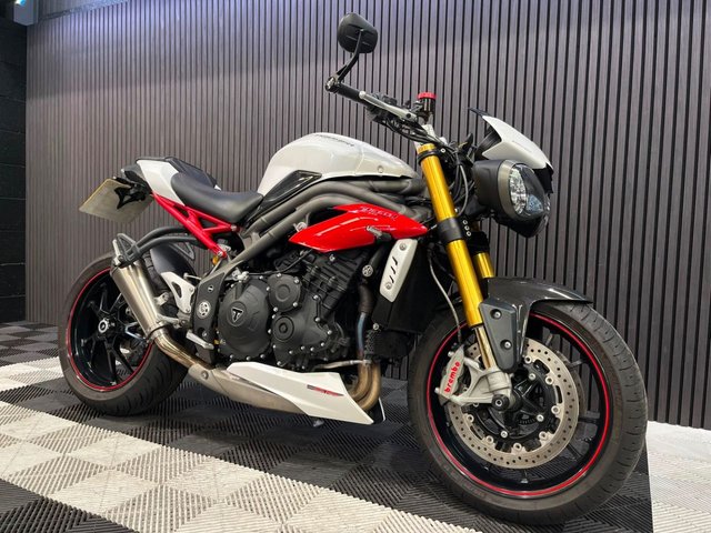 View our TRIUMPH SPEED TRIPLE 1050