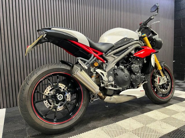 View our TRIUMPH SPEED TRIPLE 1050