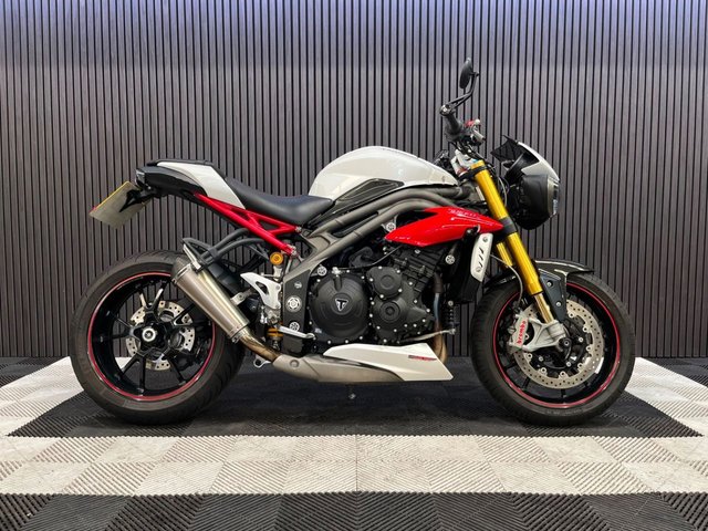 View our TRIUMPH SPEED TRIPLE 1050