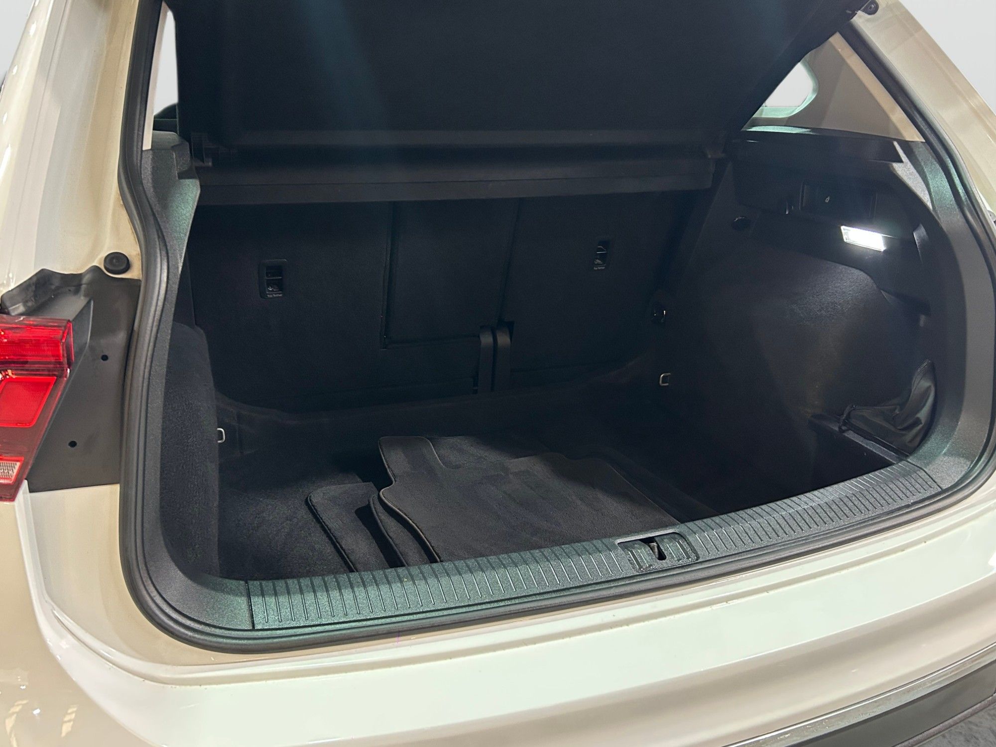 2023 Volkswagen Tiguan — image 6