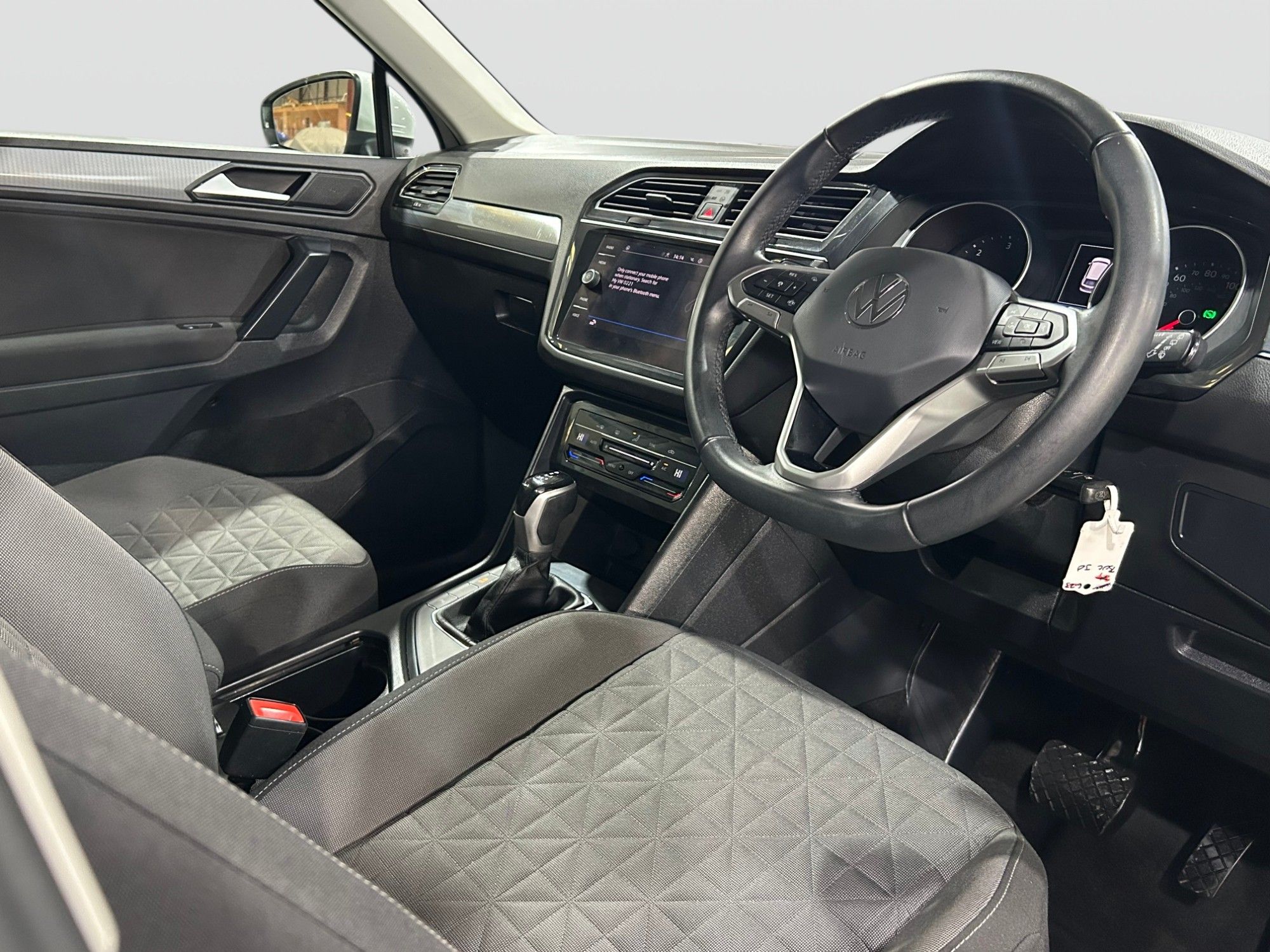 2023 Volkswagen Tiguan — image 4