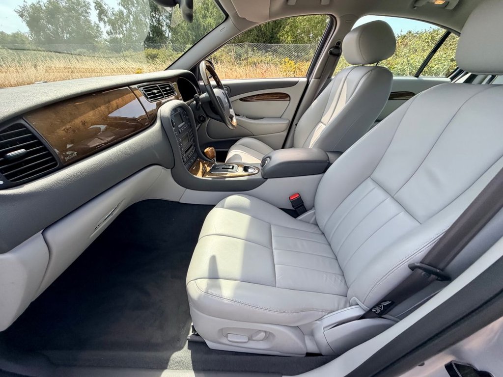 USED 2002 52 JAGUAR S-TYPE 3.0 V6 SE // Saloon // Petrol // Automatic (259 g/km, 240 bhp) // px swap 
