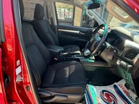 USED 2017 17 TOYOTA HILUX 2.4 D-4D Invincible Auto 4WD Euro 6 4dr (TSS, 3.5t) OVER Â£6000 SPENT LAST SERVICE