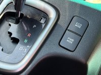 USED 2017 17 TOYOTA HILUX 2.4 D-4D Invincible Auto 4WD Euro 6 4dr (TSS, 3.5t) OVER Â£6000 SPENT LAST SERVICE