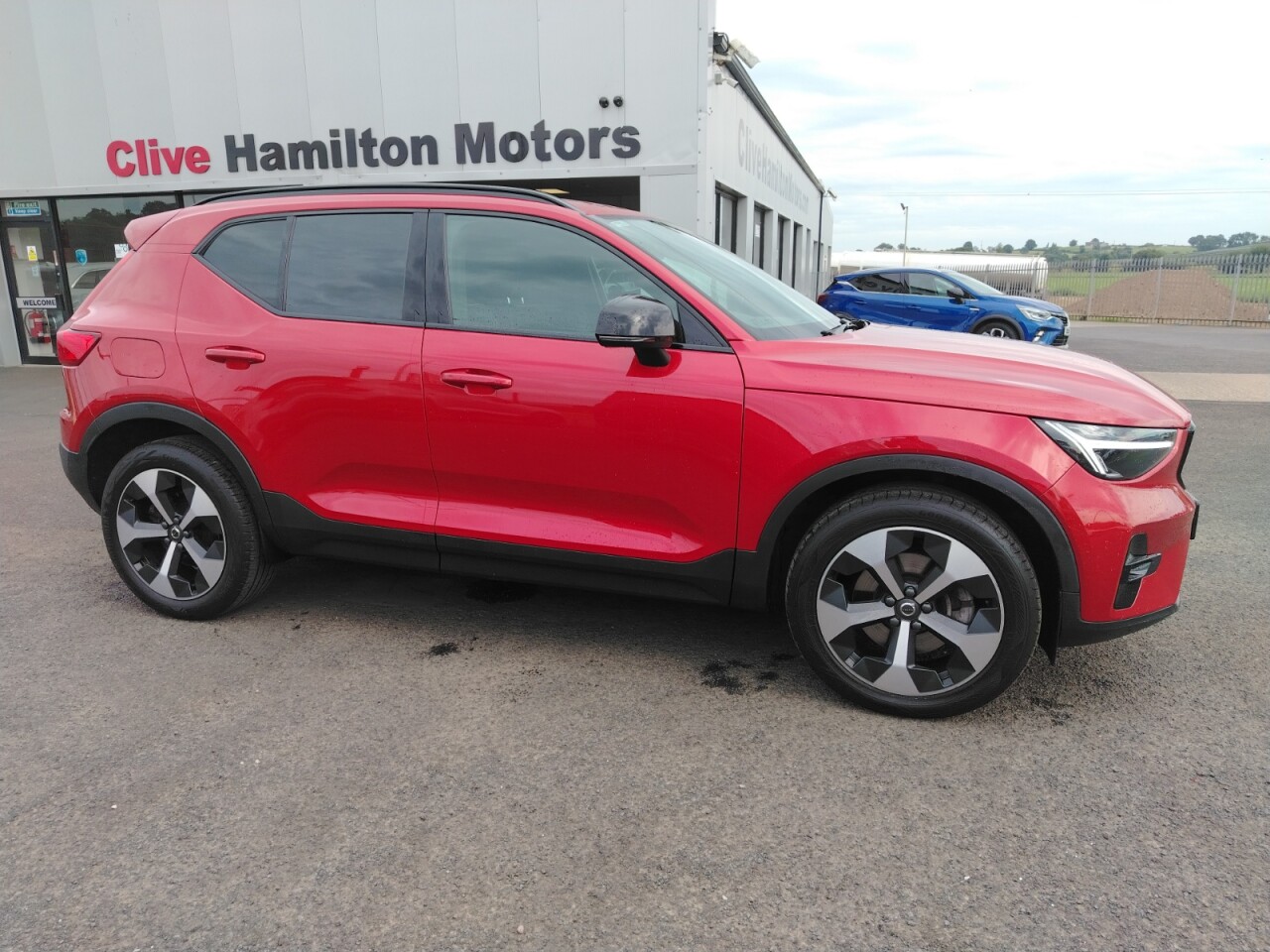 2025 VOLVO XC40 2.0 B4 MHEV Plus Dark SUV 5dr Petrol Hybrid DCT Auto Euro 6 (s/s) (197 ps) - vehicle photo 13 for sale on PureCar