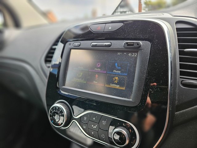View our RENAULT CAPTUR
