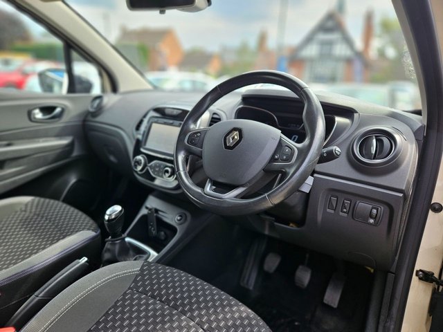 View our RENAULT CAPTUR