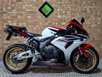 2007 HONDA CBR1000RR FIREBLADE RR7 - AKRAPOVIC - EXTRAS - LOVELY BIKE. &pound;5500.00