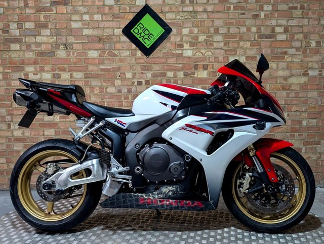 View our Honda Cbr1000rr Fireblade RR7 - AKRAPOVIC - EXTRAS - LOVELY BIKE.