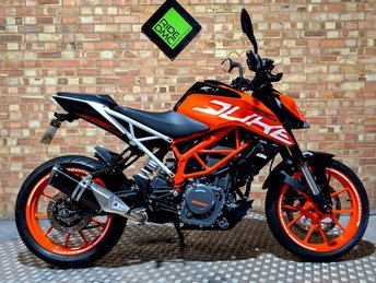 2020 KTM 390 DUKE ONLY 3400 MILES. IMMACULATE CONDITION. A BEAUTY &pound;3750.00