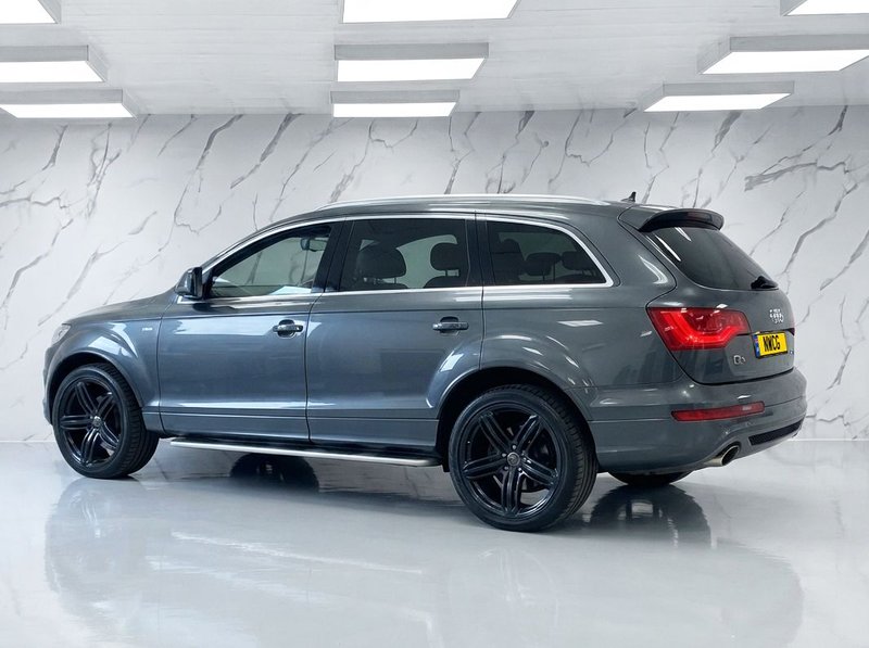 2012 Audi Q7 in grey — photo 5 of 7