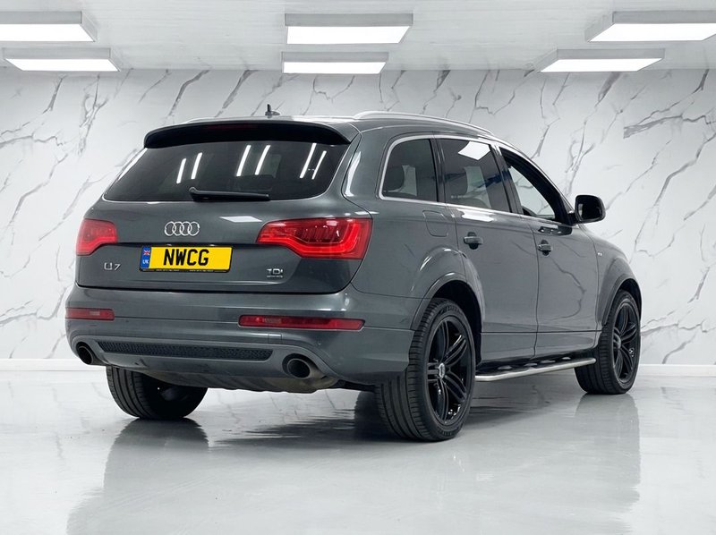2012 Audi Q7 in grey — photo 7 of 7
