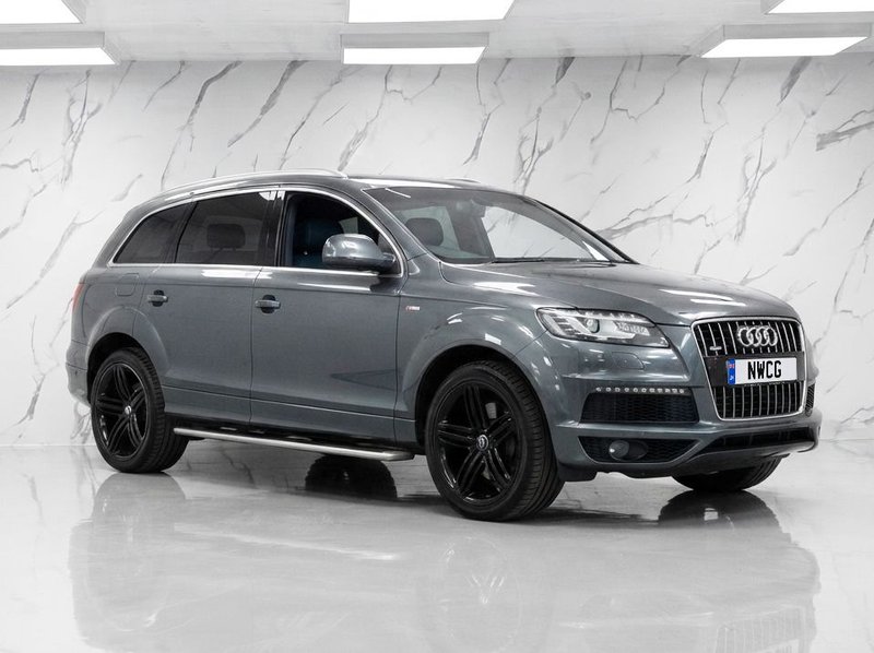 2012 Audi Q7 in grey — photo 2 of 7