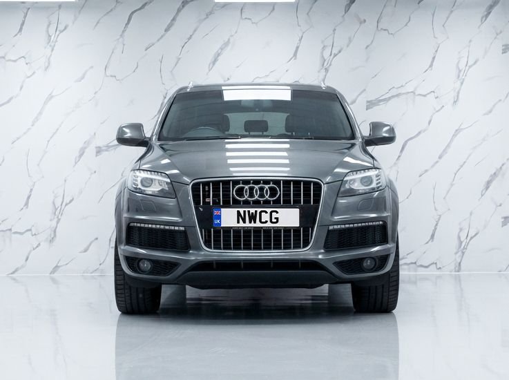 2012 Audi Q7 in grey — photo 3 of 7