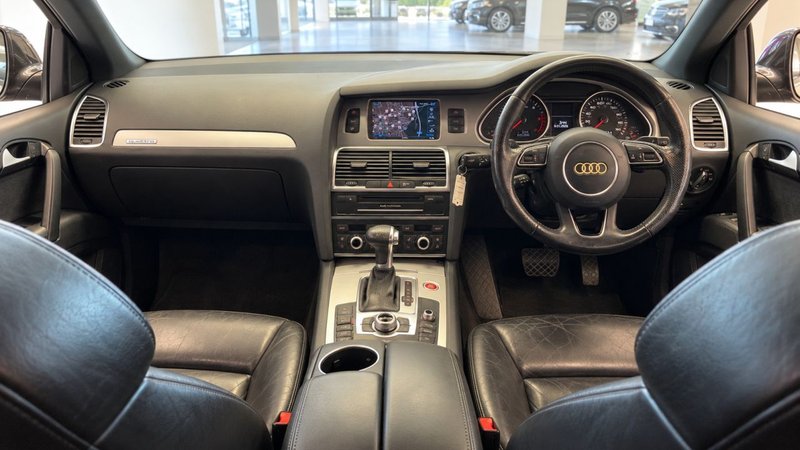 2012 Audi Q7 in grey — photo 9 of 18