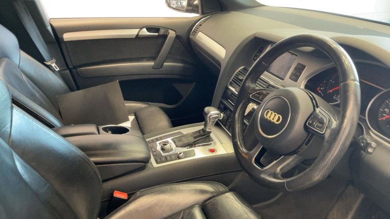 2012 Audi Q7 in grey — photo 11 of 18