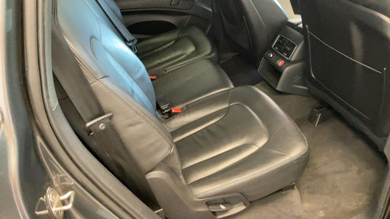 2012 Audi Q7 in grey — photo 14 of 18