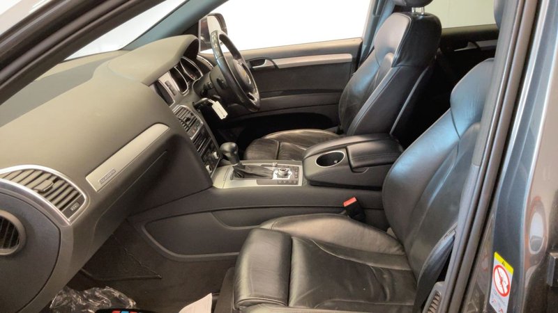 2012 Audi Q7 in grey — photo 16 of 18