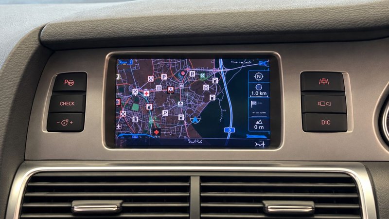 2012 Audi Q7 in grey — photo 12 of 18