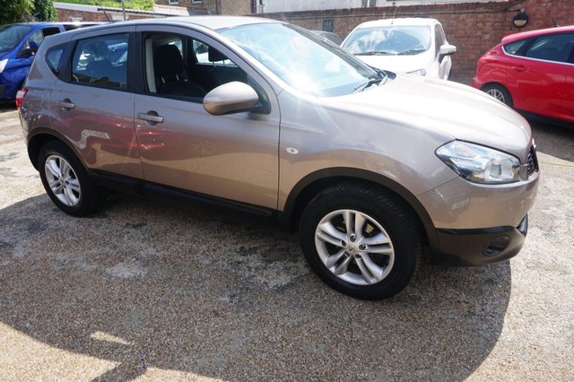 View our NISSAN QASHQAI